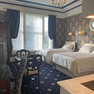 Self-catering en-suite family room 3